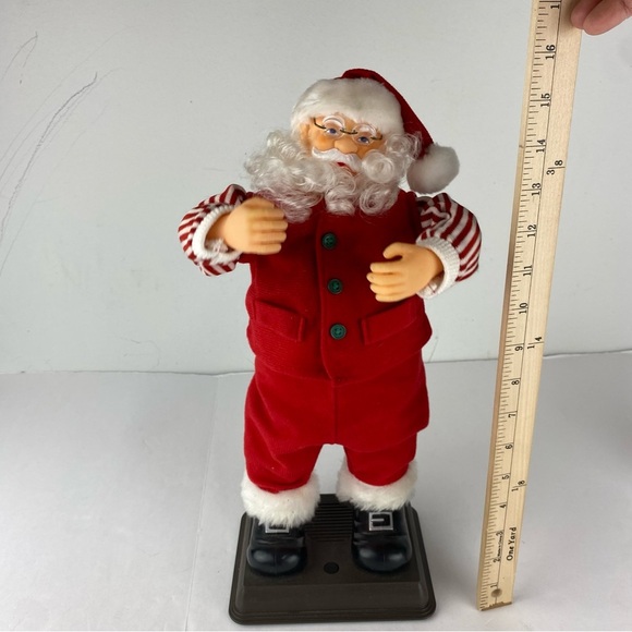 Dancing Singing Santa Hip Swinging Automated - Picture 1 of 4